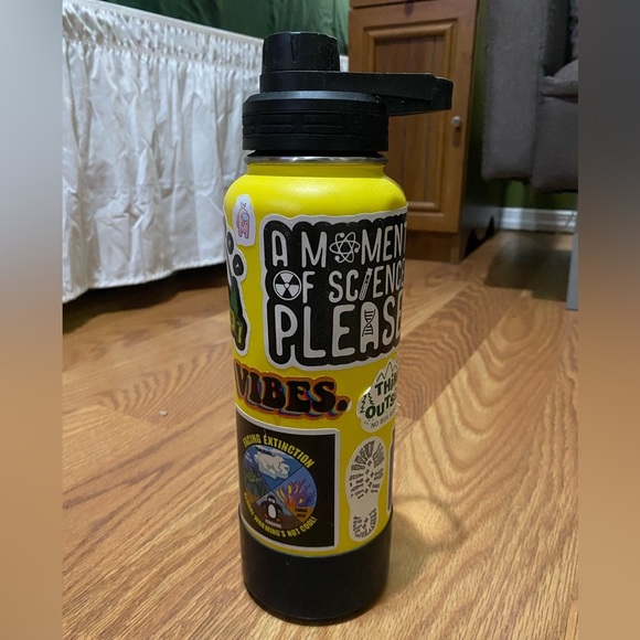 🌸 Hydro Flask Reusable Water Bottle 40oz Includes boot, 2 caps & stickers on it - Picture 3 of 15